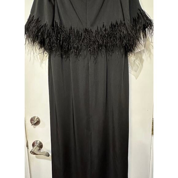 Mac Duggal 
Embellished Neck Feather Trim 
Cocktail/Evening Dress 
Size 14 - Picture 15 of 16